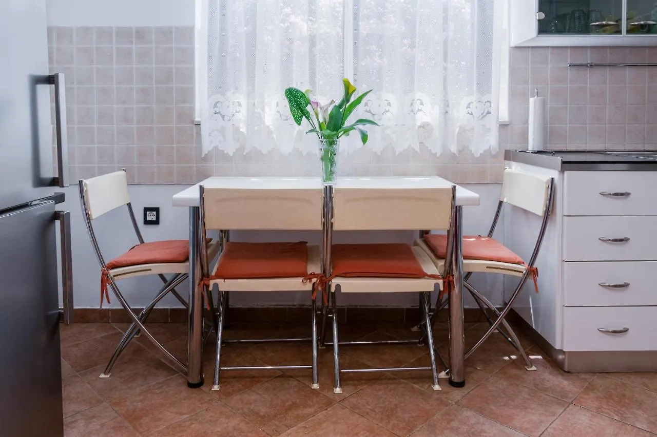 Apartments With Wifi Rijeka - 7825