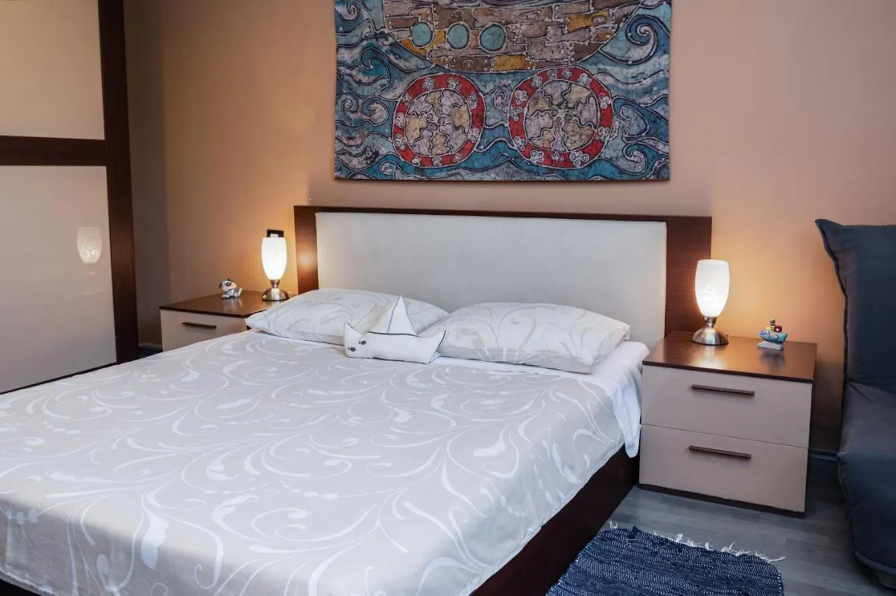 Apartments With Wifi Rijeka - 7825 0*,  Croazia